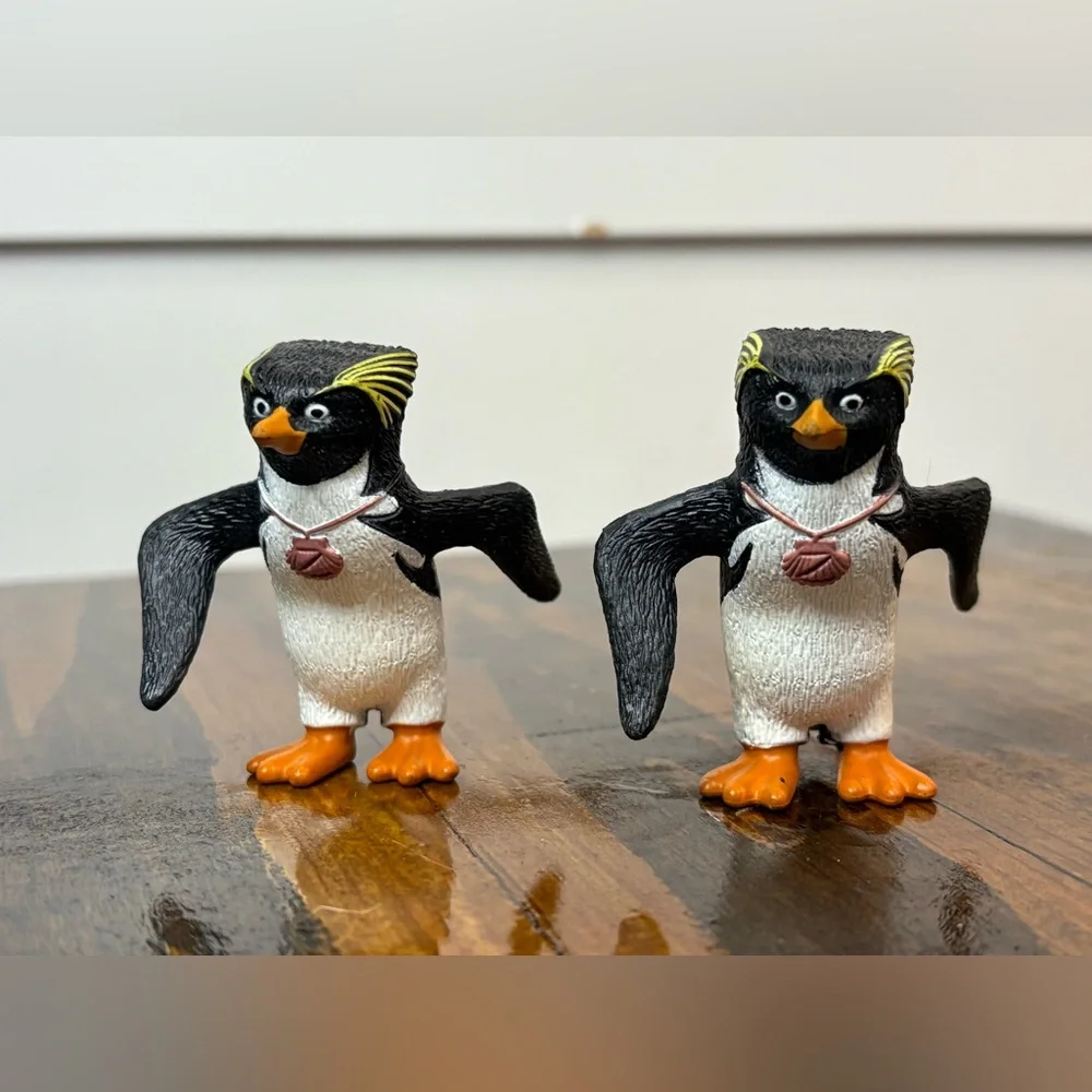 Surf’s Up Cody Maverick Penguin Figures Lot of 2 Black White Shell Necklace Toy